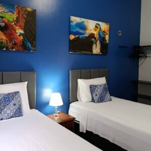 Bedroom 2 - Quarto com camas de solteiro